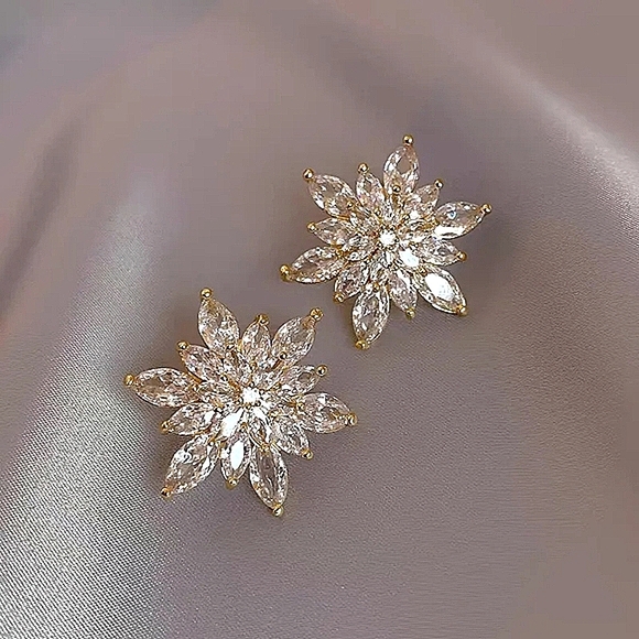 Flower Stud Earrings - Picture 8 of 9